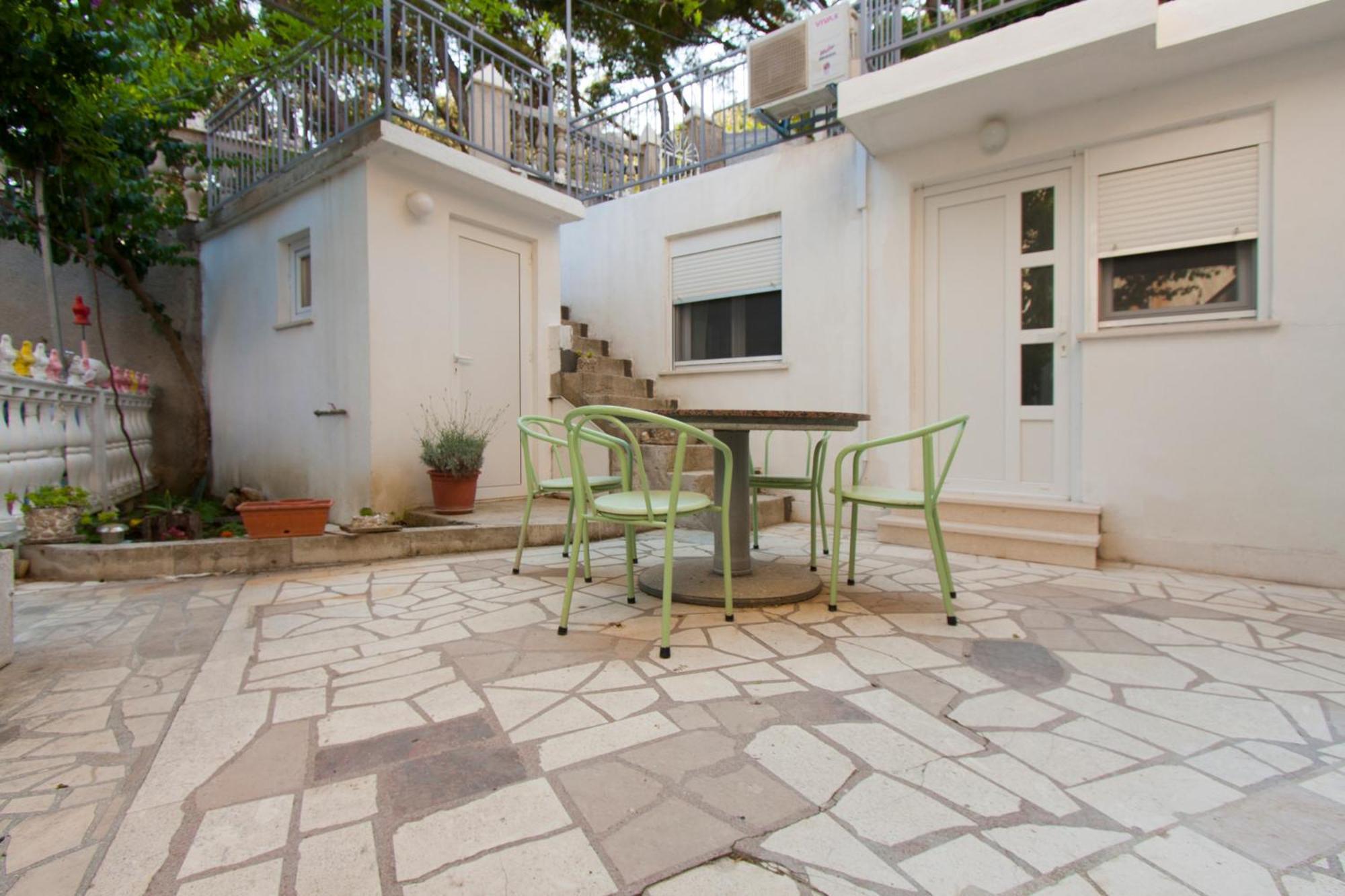 Apartment Mikulic Duće Buitenkant foto