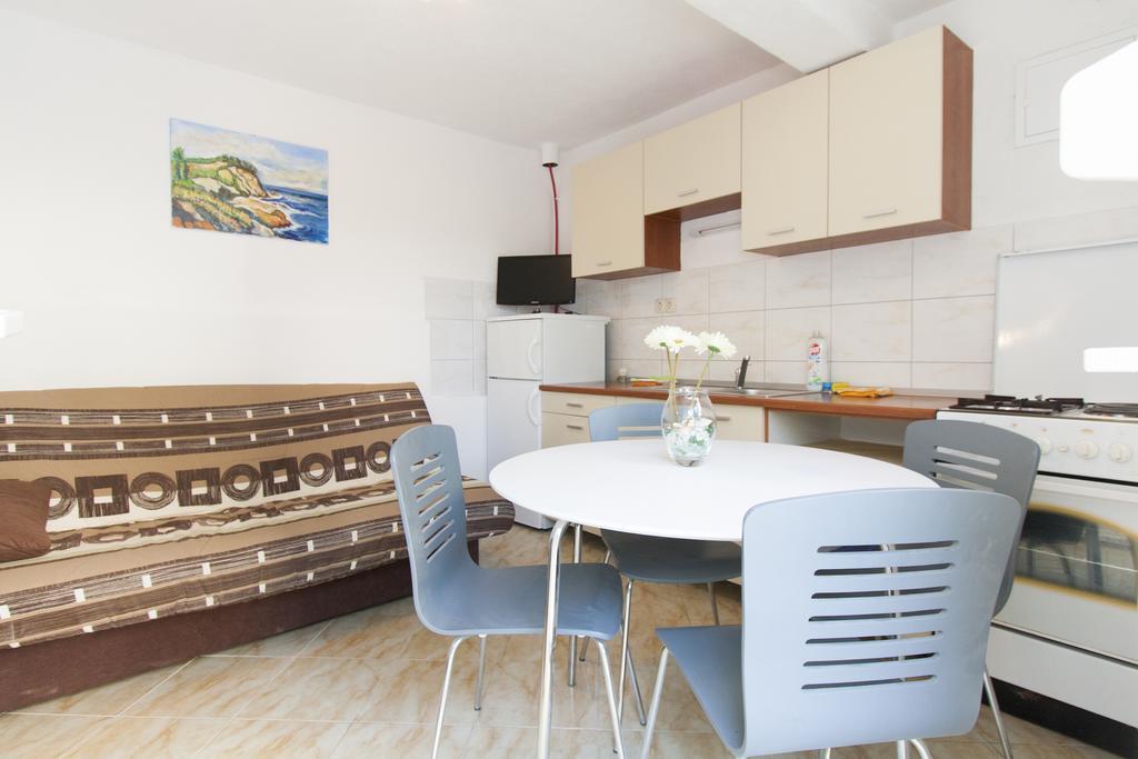 Apartment Mikulic Duće Buitenkant foto