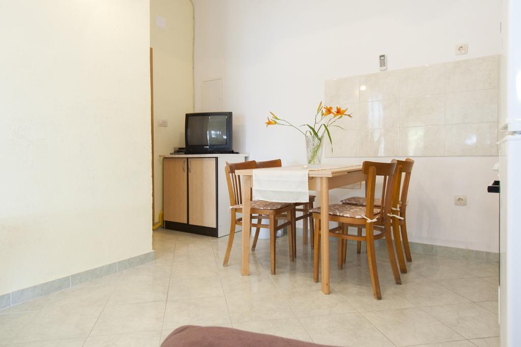 Apartment Mikulic Duće Buitenkant foto