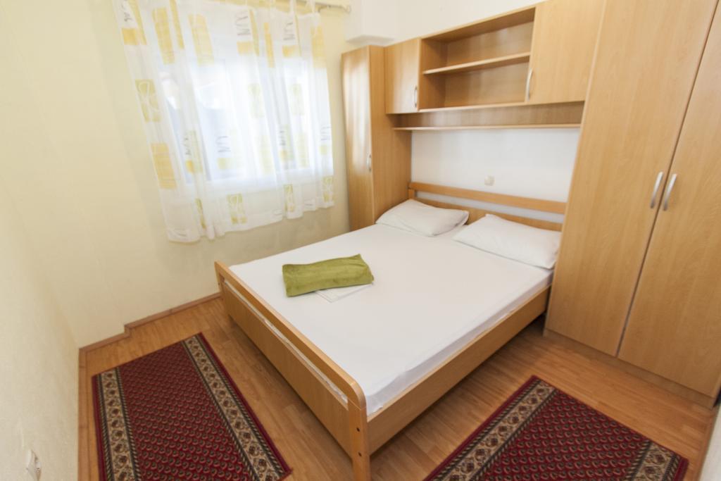 Apartment Mikulic Duće Buitenkant foto
