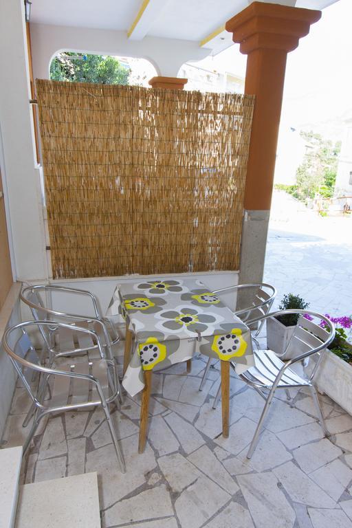 Apartment Mikulic Duće Buitenkant foto