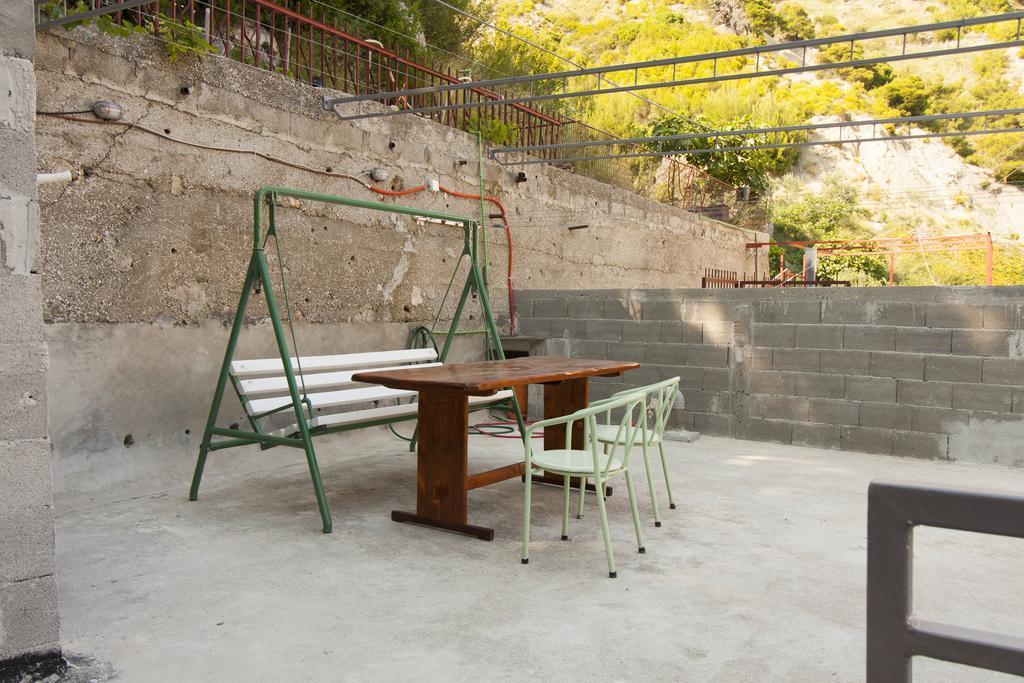 Apartment Mikulic Duće Buitenkant foto